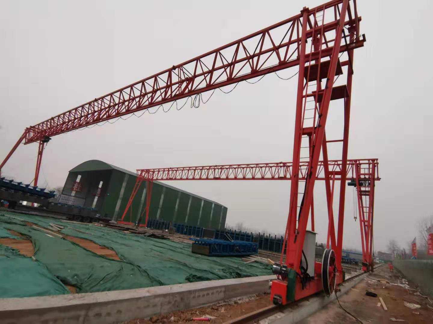 中國交建基礎(chǔ)建設(shè)集團(tuán)，310國道改擴(kuò)建洛陽新安段，ME90+90/10t-43m-9m一臺，MH10t-43m-9m-2臺，MH5t-22m-9m-1臺