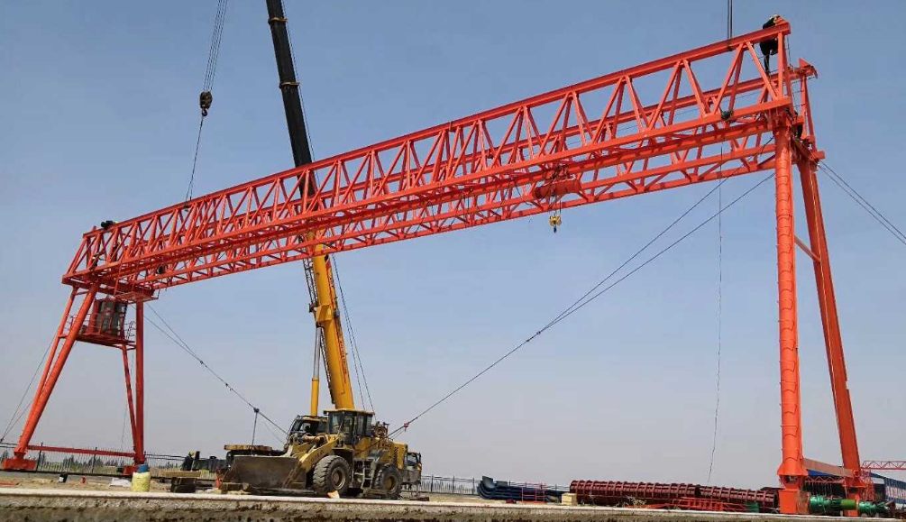 龍門吊在夏季作業(yè)時(shí)需要注意哪些事項(xiàng)？
