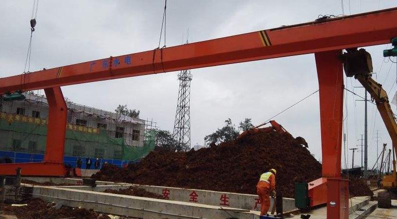 MDG單梁龍門吊由兩種驅(qū)動方式，手柄遙控機有幾根線，都有什么用？