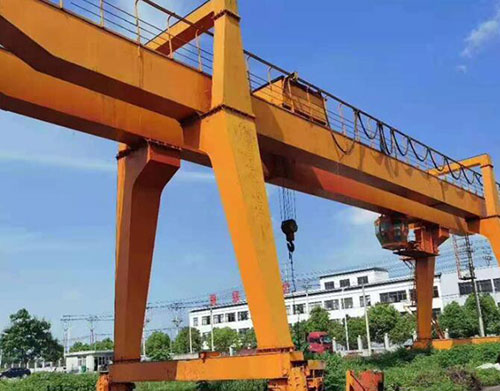 如何獲得龍門吊司機(jī)操作證，需要滿足哪些條件和通過哪些考試？